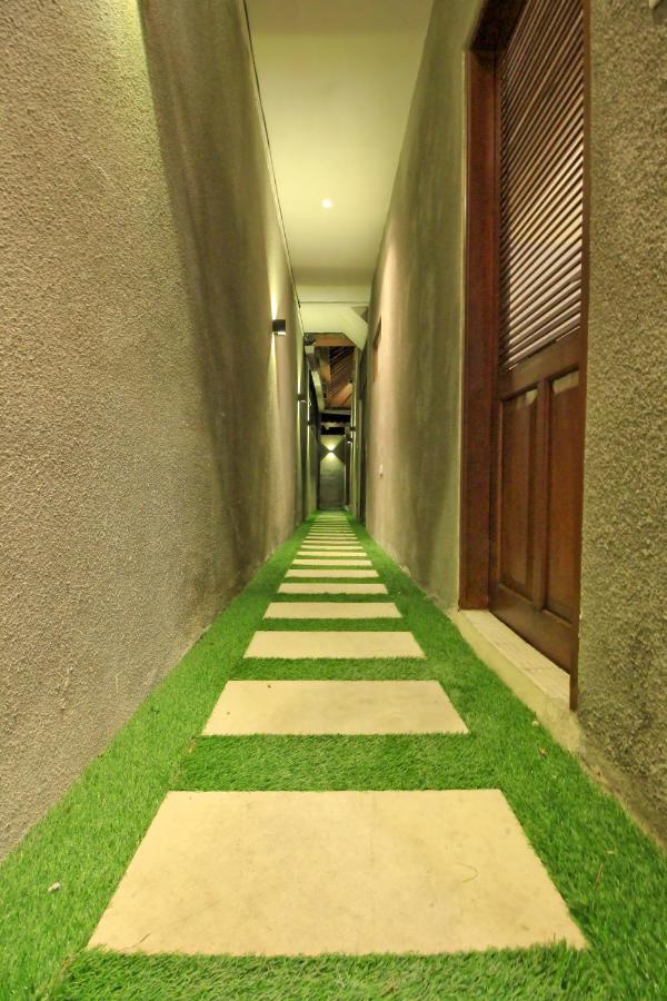 Uma Lima Batu Belig - Close To The *