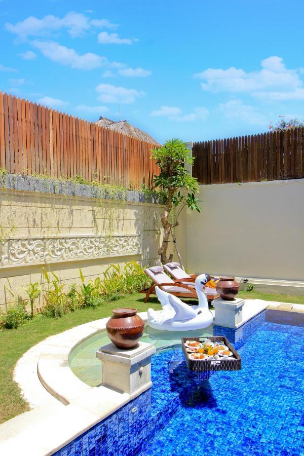 Villa Uma Lima Batu Belig - Close To The