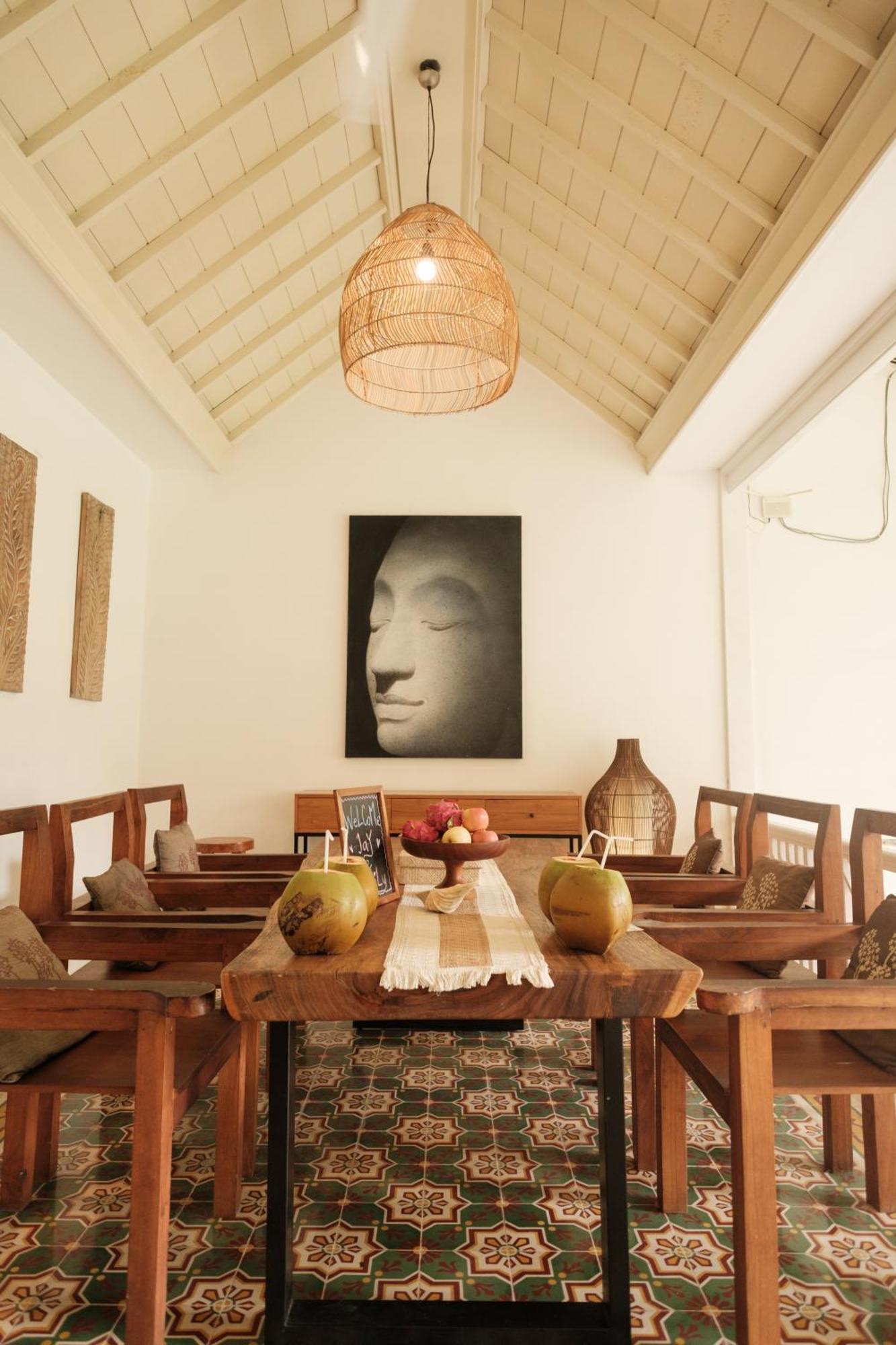Uma Lima Batu Belig - Close To The Villa *