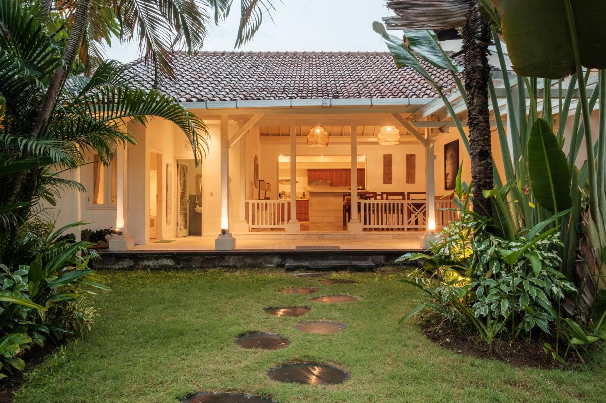 Uma Lima Batu Belig - Close To The Villa *