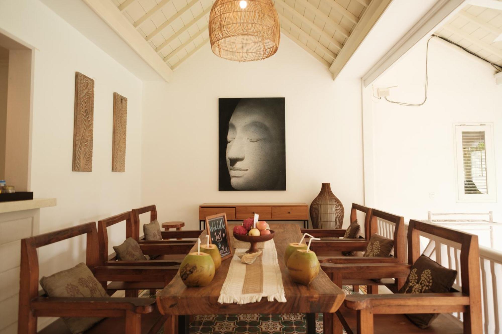 Villa Uma Lima Batu Belig - Close To The