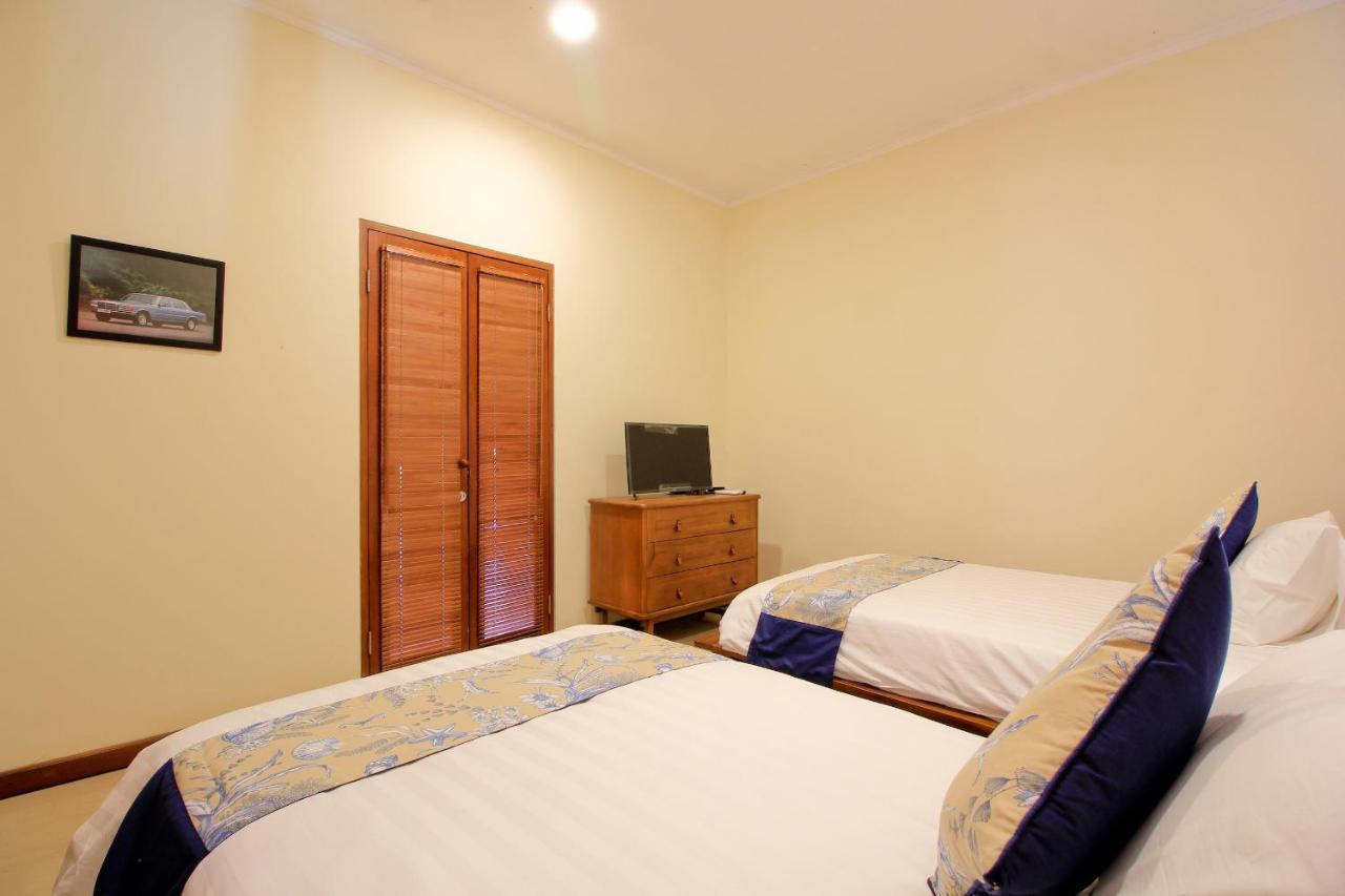 Villa Uma Lima Batu Belig - Close To The